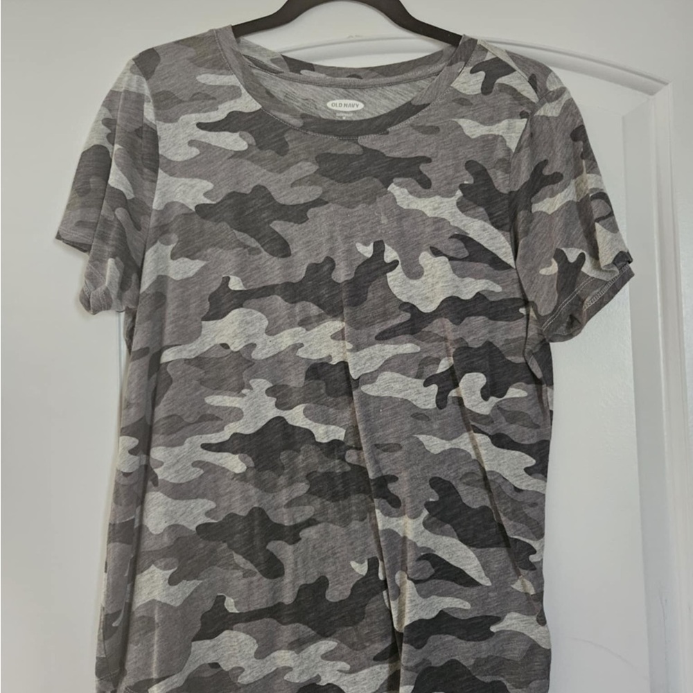 Old Navy Gray Patterned Tee